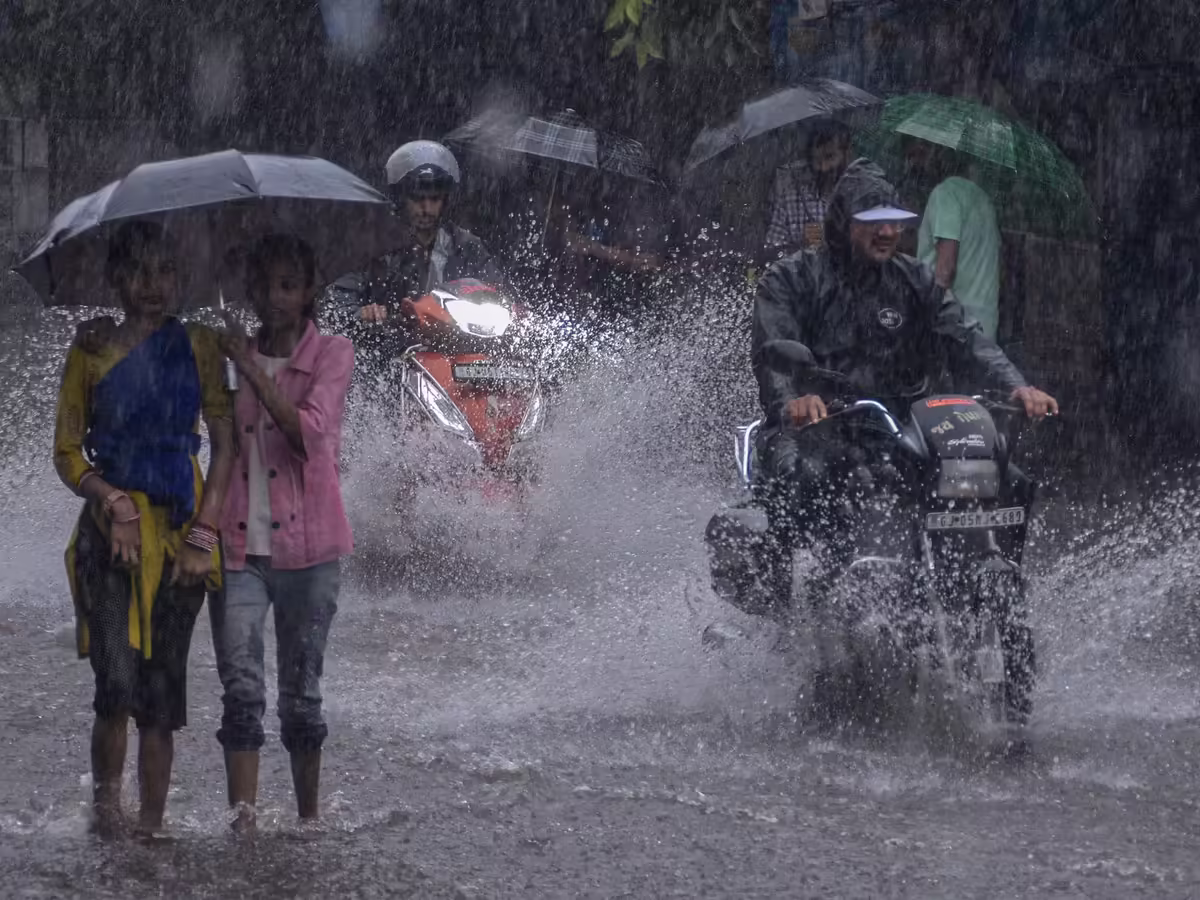 दिल्ली-हरियाणा में तेज आंधी, ओलावृष्टि और भारी बारिश का अलर्ट